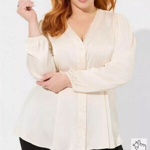 torrid NWT Satin Blouse